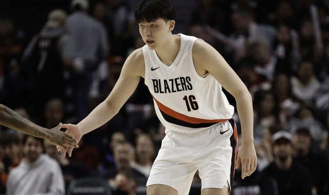 【菜鸟】瀚森垃圾时间2分1板 费尔斯18分11板 克尼佩尔10分8板3断