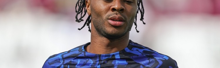 世界杯球队名单-天空体育：斯特林预计本月离开切尔西，要么转会要么解约