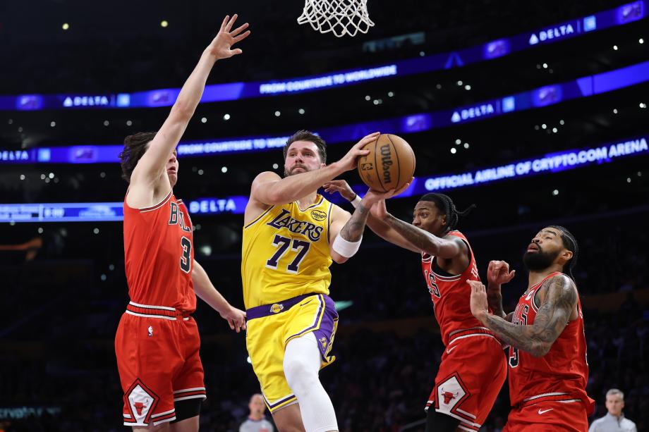 [图]东契奇湖人生涯新高51分10篮板9助攻 湖人力擒公牛